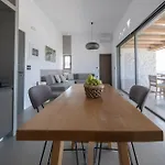 Oskelos Villa *